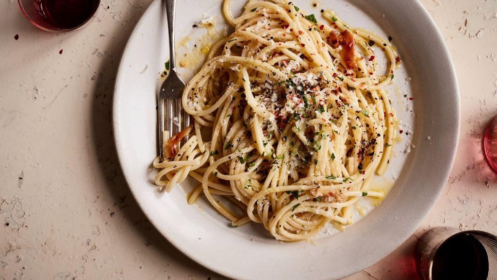 Spaghetti Aglio e Olio with Roasted Garlic and Olive Oil