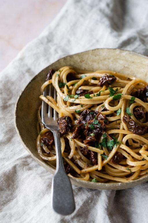 Spaghetti Aglio e Olio with Sun-Dried Tomatoes