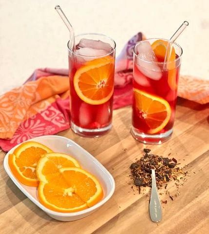 Sparkling Hibiscus Tea with Berries