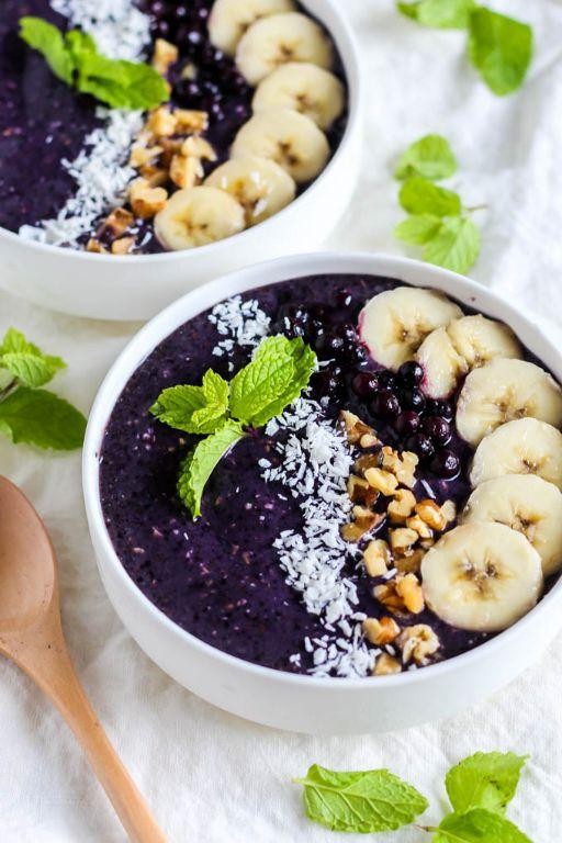 Spearmint and Berry Smoothie Bowl