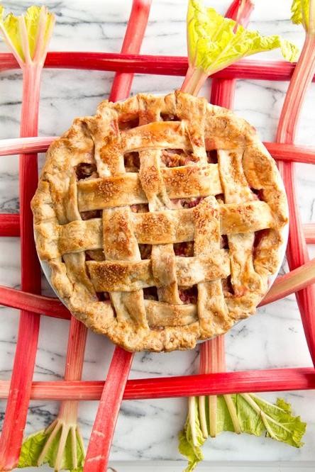 Spiced Rhubarb Pie with Ginger and Nutmeg