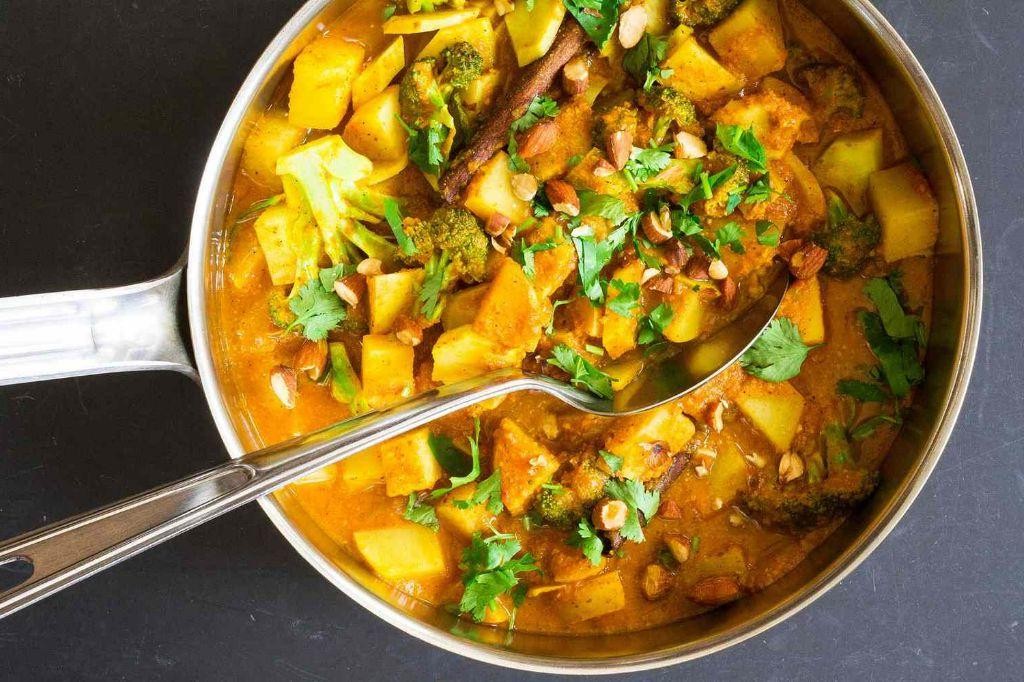 Spicy Potato and Broccoli Curry