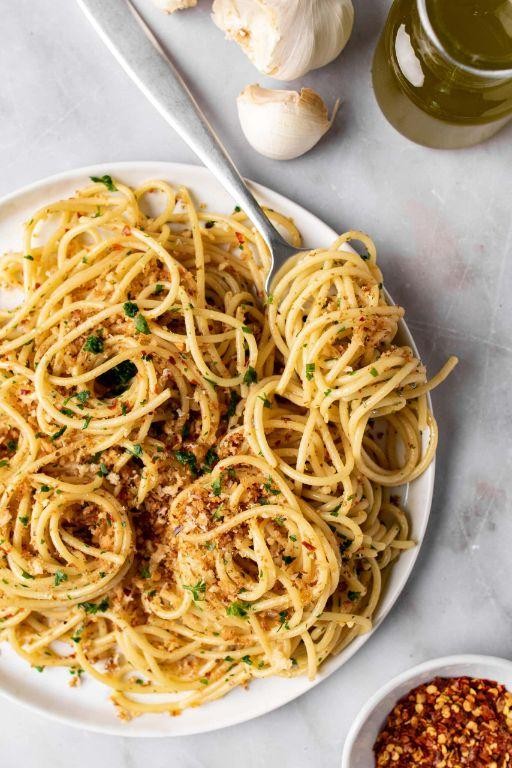 Spicy Spaghetti Aglio e Olio with Red Pepper Flakes