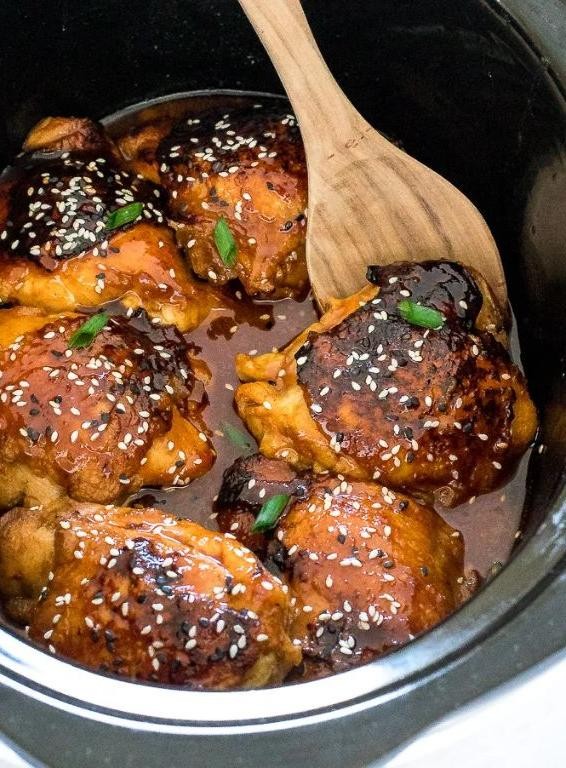 Spicy Sriracha Crockpot Chicken Legs