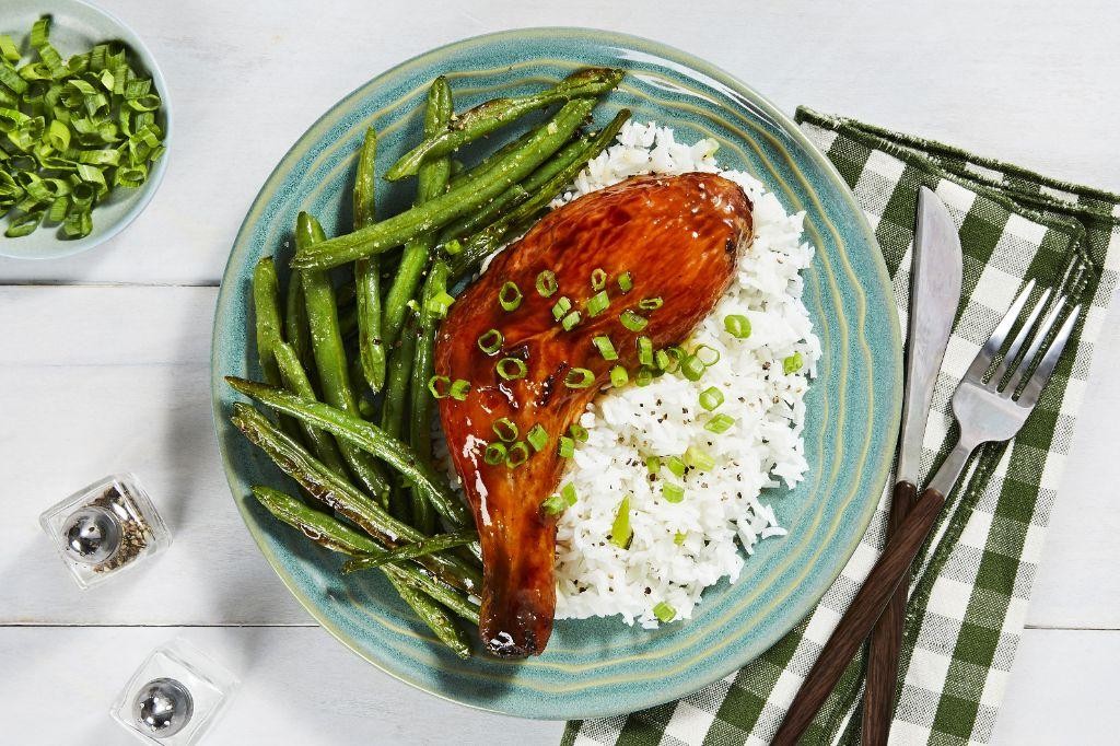 Spicy Sriracha Glazed Chicken Drumsticks with Green Beans
