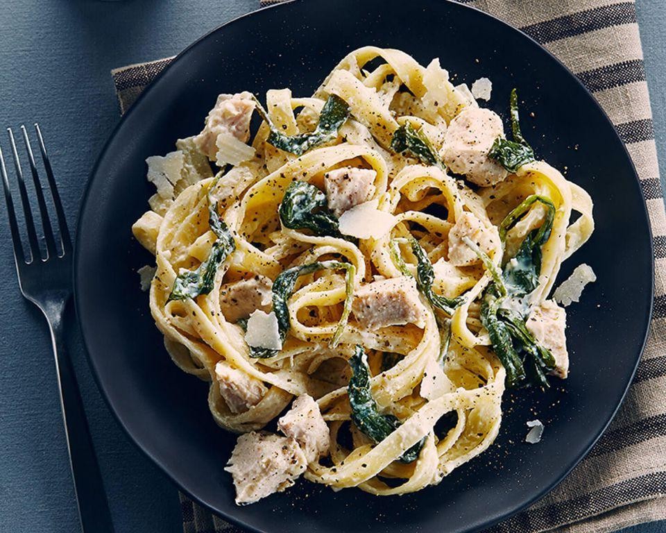 Spinach and Chicken Alfredo Pasta