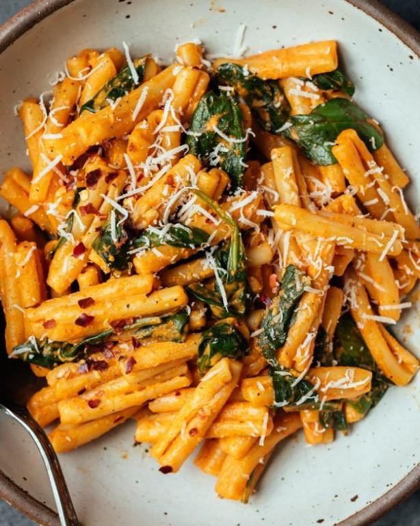 Spinach and Roasted Red Pepper Pasta