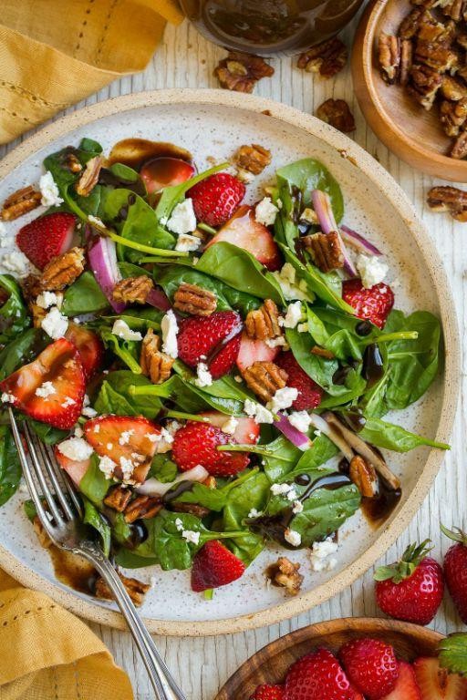 Spinach and Strawberry Salad with Pecans