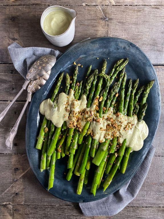 Steamed Asparagus with Avocado Dressing