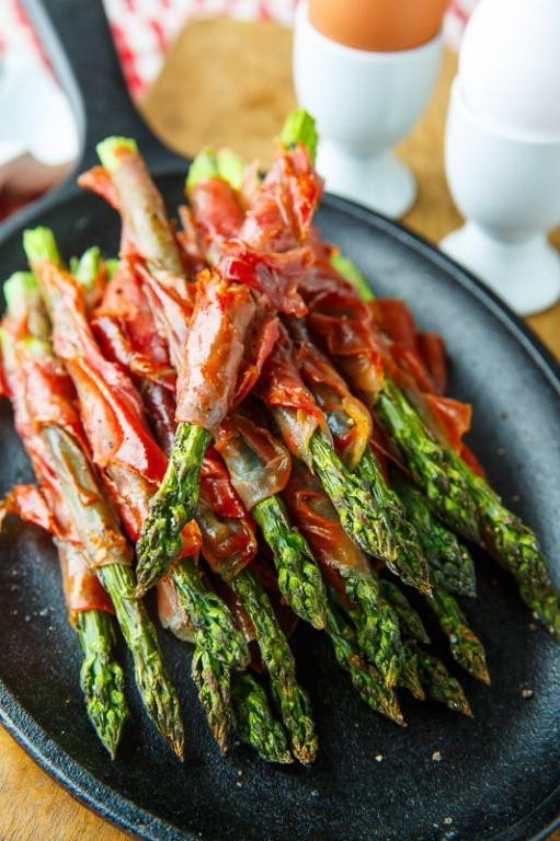 Steamed Asparagus with Crispy Prosciutto