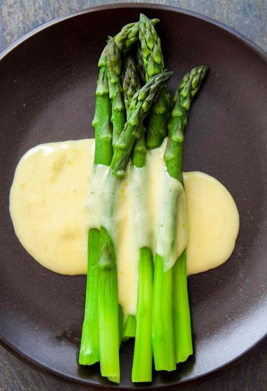 Steamed Asparagus with Hollandaise Sauce