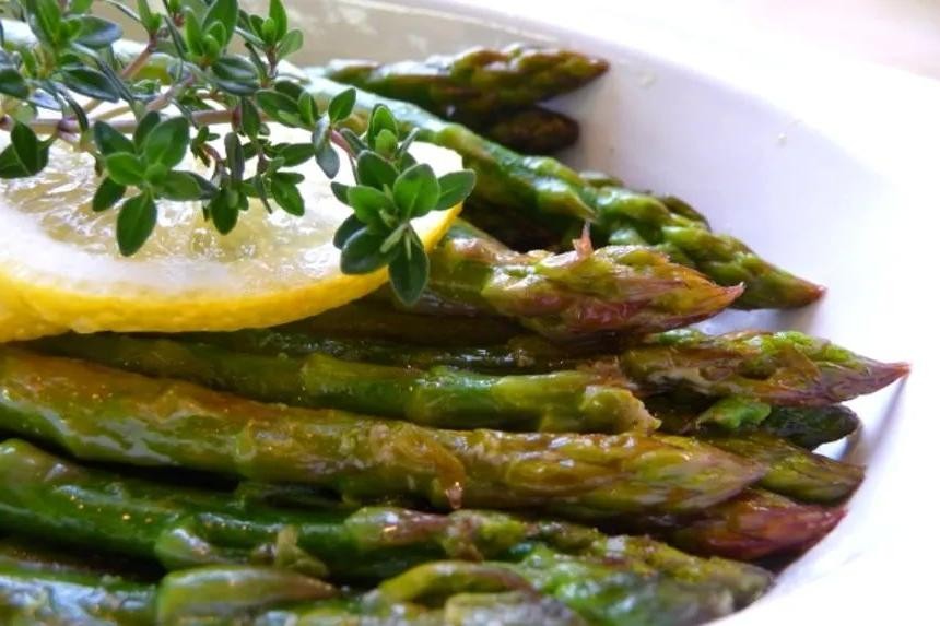Steamed Asparagus with Lemon Zest and Thyme