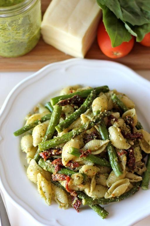 Steamed Asparagus with Sun-Dried Tomato Pesto