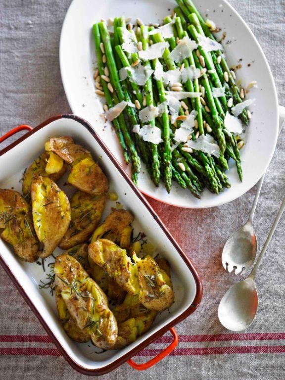 Steamed Asparagus with Toasted Pine Nuts