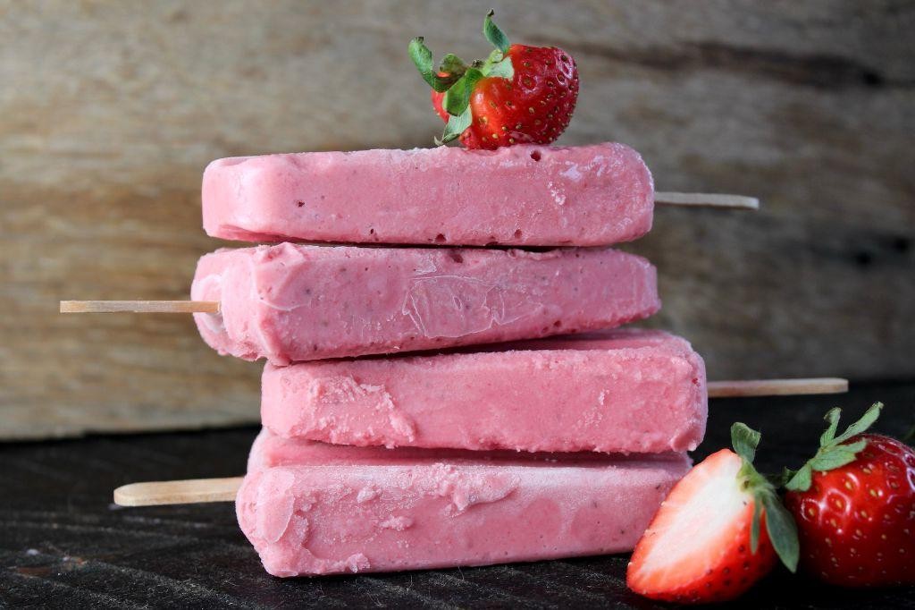 Strawberry Banana Yogurt Popsicles