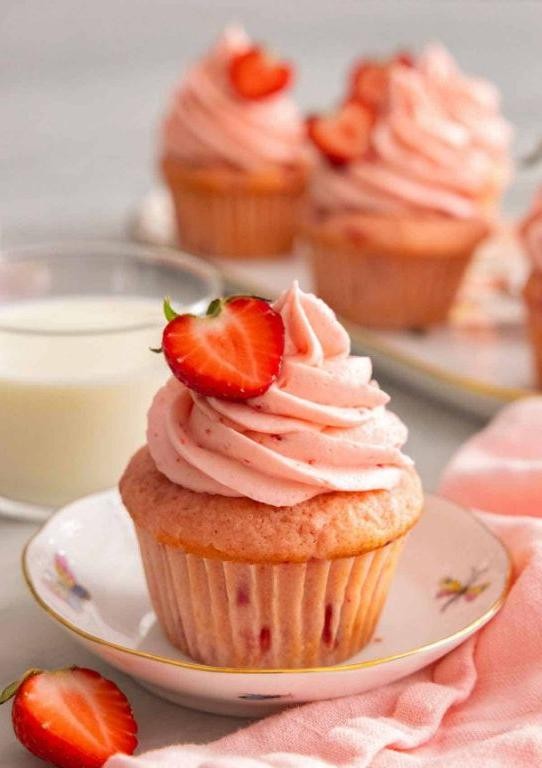 Strawberry Caramel Cupcakes