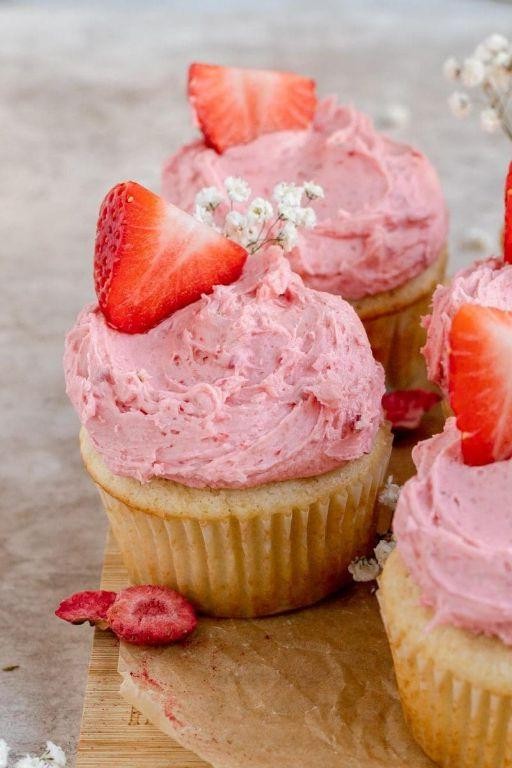 Strawberry Champagne Cupcakes