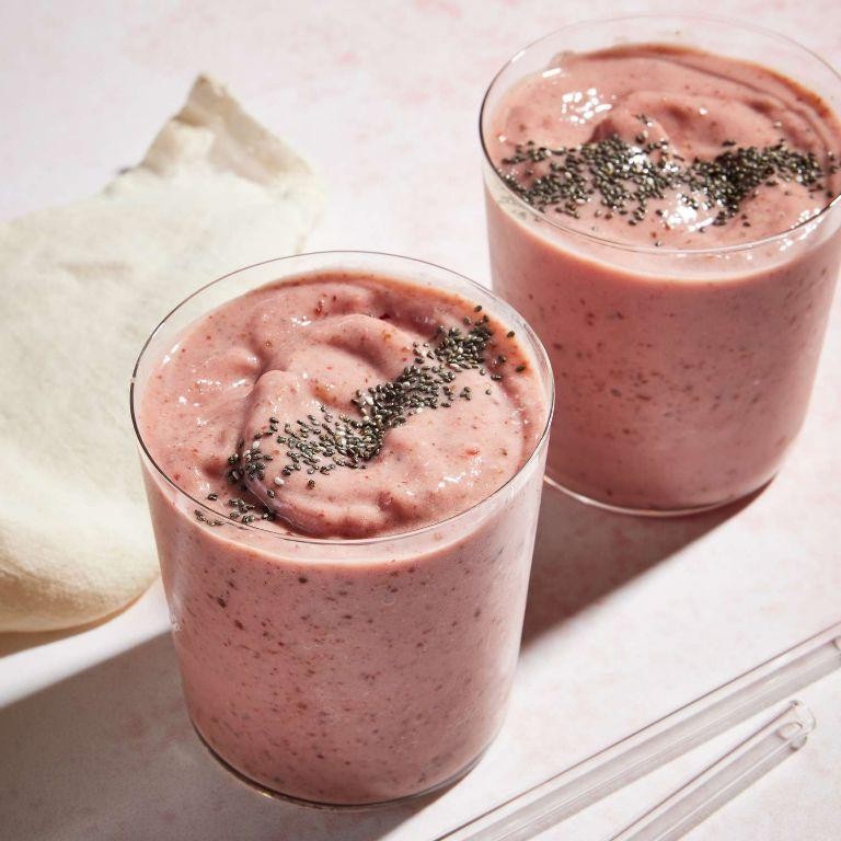 Strawberry Chia Seed Slimming Smoothie