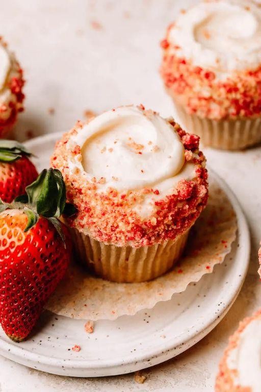 Strawberry Cream Cheese Cupcakes