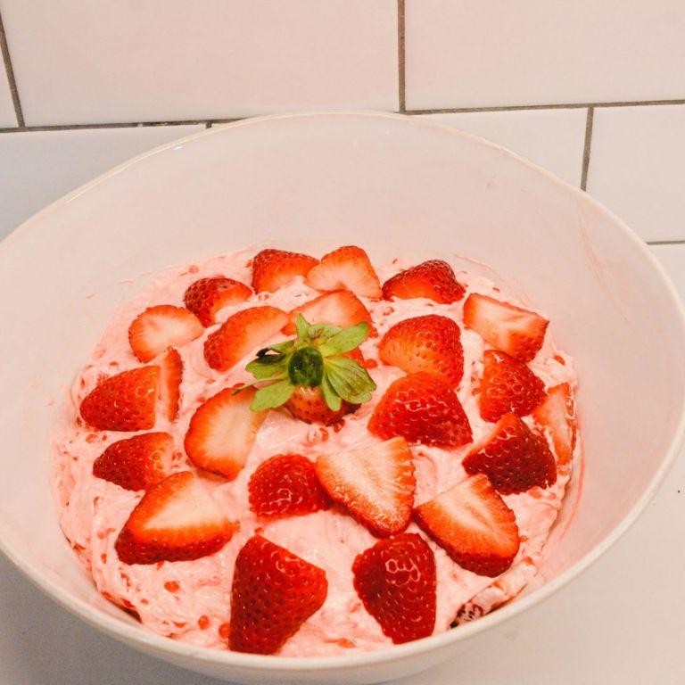 Strawberry Tapioca Pearl Yogurt Bowl