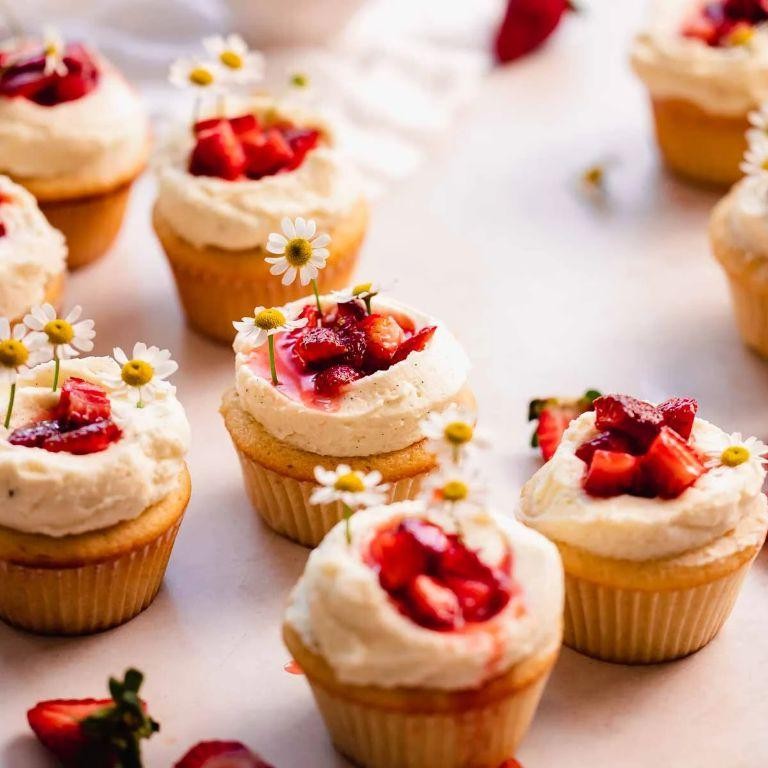 Strawberry White Chocolate Cupcakes