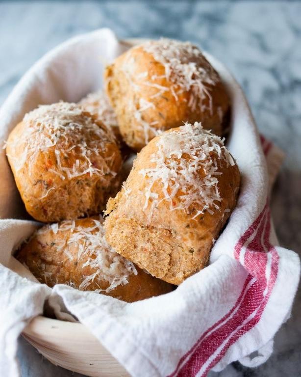 Sun-Dried Tomato Dinner Rolls