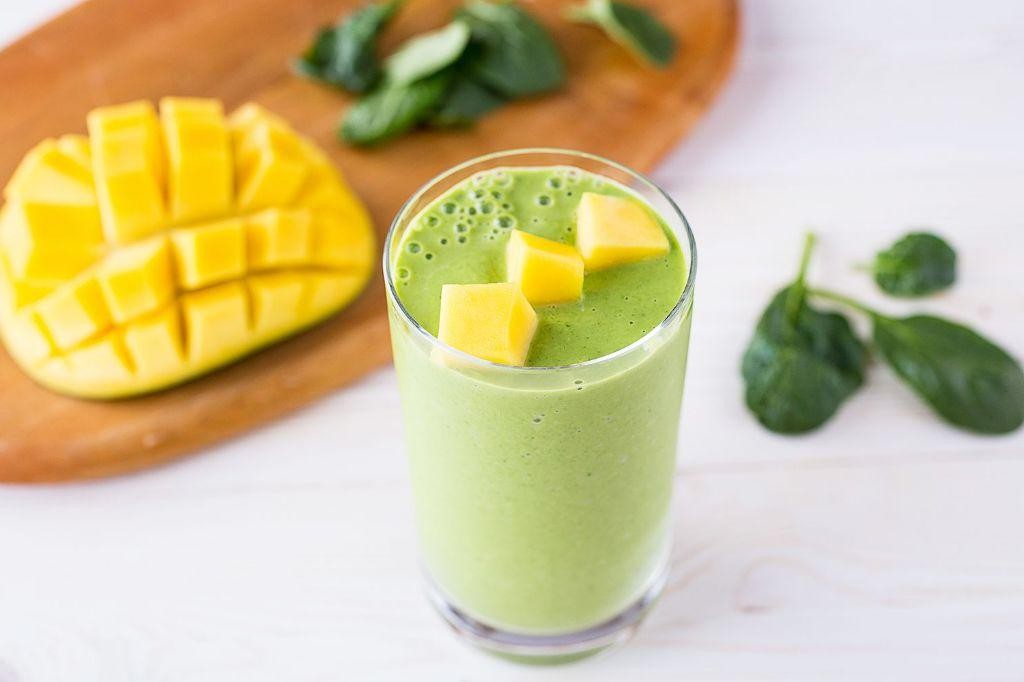Tropical Green Smoothie with Spinach and Mango