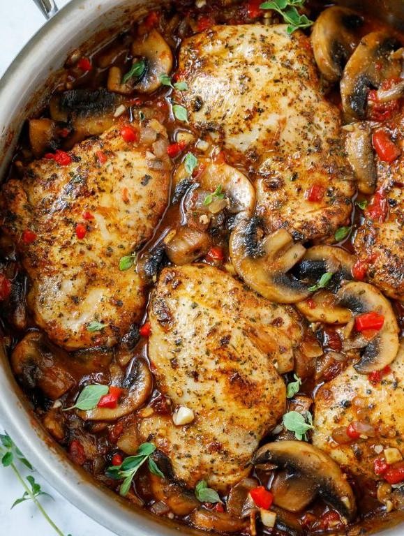 Tuscan Chicken Thighs with Roasted Red Pepper Sauce