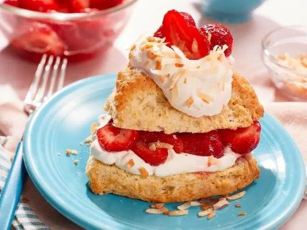 Vegan Strawberry Shortcake with Coconut Cream
