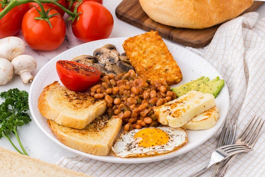 Vegetarian English Breakfast with Grilled Tomatoes