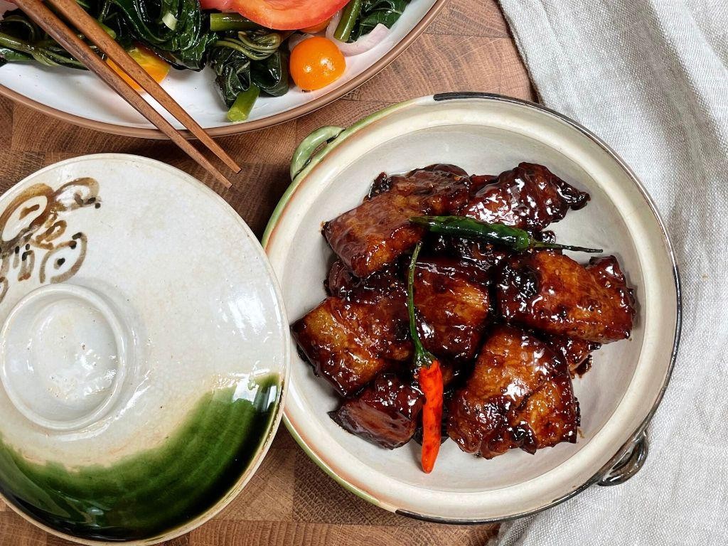 Vietnamese Caramelized Skinless Pork Belly (Thit Kho)
